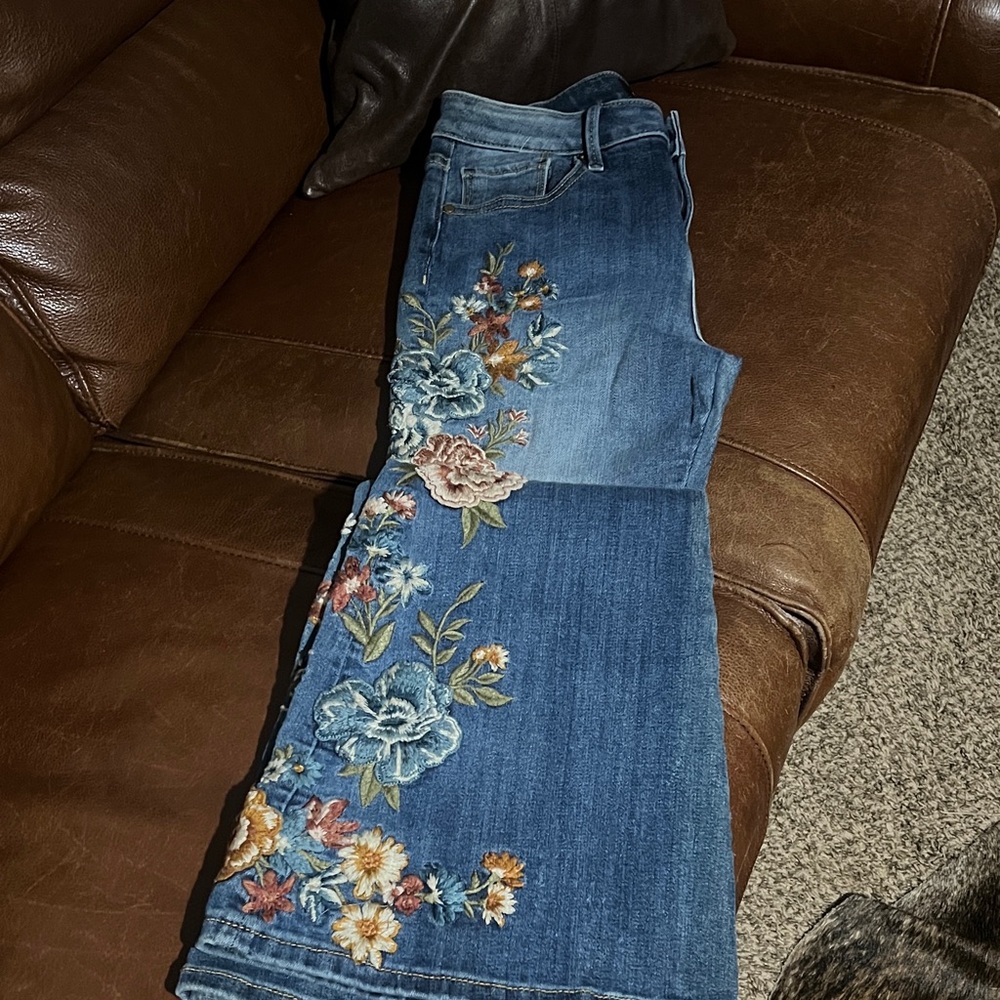 DRIFTWOOD Blue Jeans with Floral Embroidery